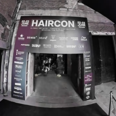 Glowwa Ambassador Krysia Takes Centre Stage at HairCon!