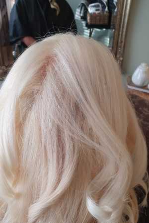 Micro weave⁣⁣ at Perfectly Posh hair loss clinic Hampshire